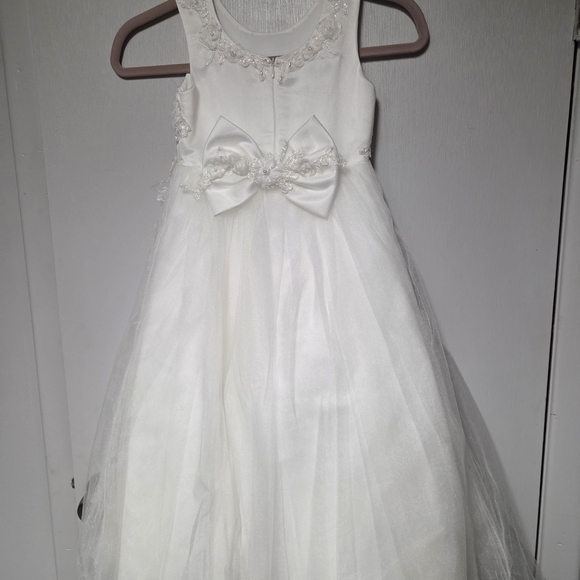 Princess Daliana Communion/Flower Girl Dress With Matching Veil And Fur Cape - Picture 7 of 16